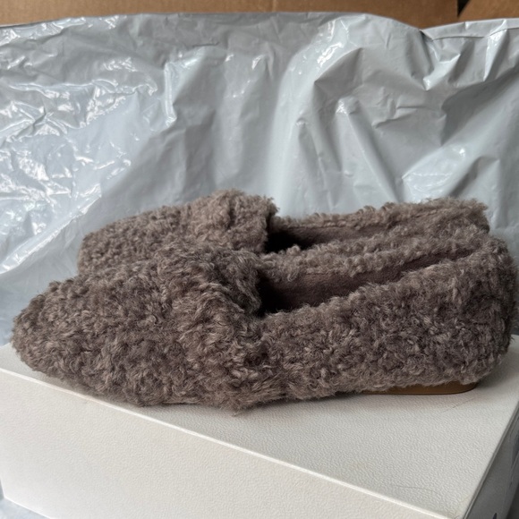 Seychelles Gladiator faux shearling loafers taupe gray 7.5  lounge casual flats - Picture 2 of 5